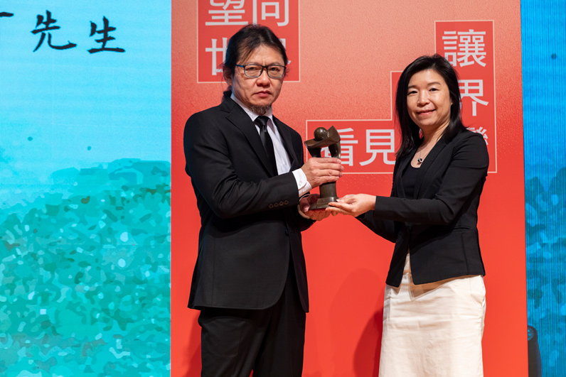 2022新聞志業特殊貢獻獎｜往人家逃離的方向逆向前行 紀實攝影師張乾琦獲獎 | 卓越新聞獎基金會